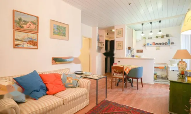 Недвижимость Двухкомнатная квартира в центре: 3