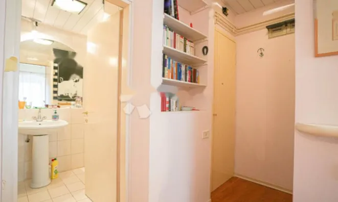 Недвижимость Двухкомнатная квартира в центре: 12