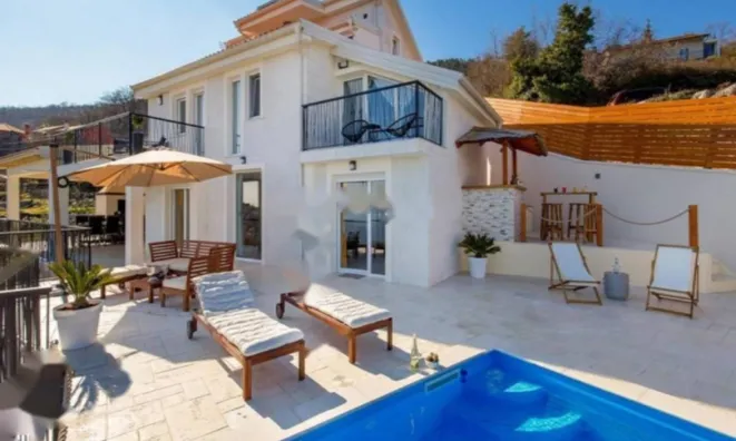 Недвижимость Семейный дом 180 м² Опация: 2