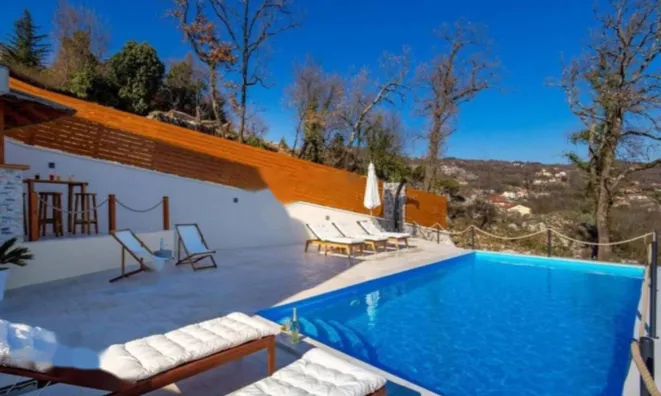 Недвижимость Семейный дом 180 м² Опация: 10