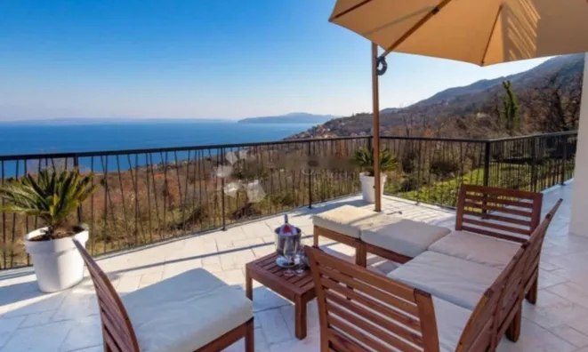 Недвижимость Семейный дом 180 м² Опация: 12