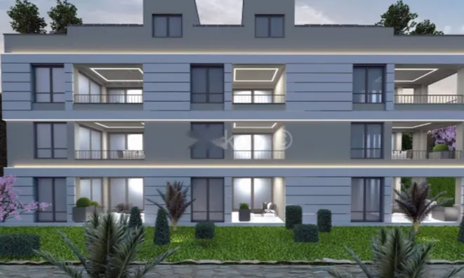 Недвижимость Трехкомнатная квартира в центре: 3