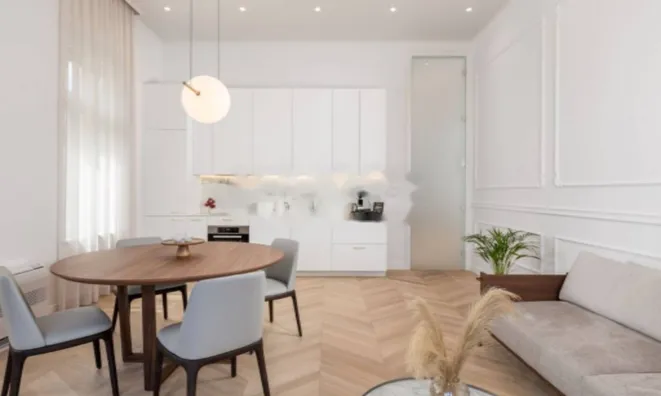 Недвижимость Трехкомнатная квартира Центр: 12