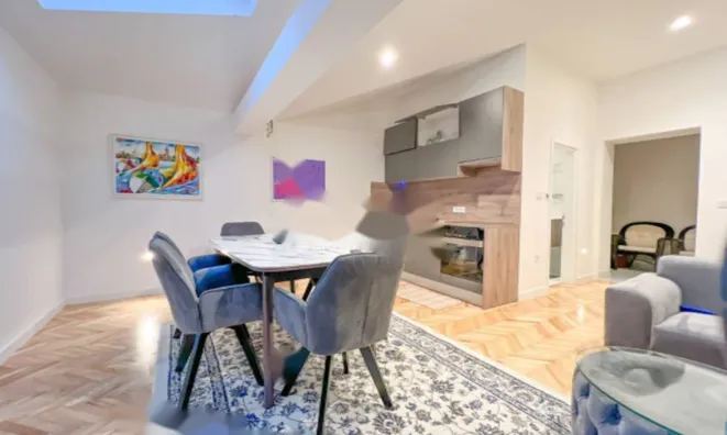 Недвижимость Трехкомнатная квартира, Центр: 3