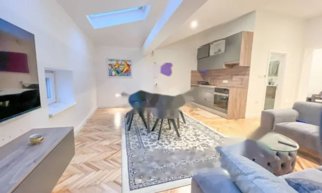 Недвижимость Трехкомнатная квартира, Центр: 4