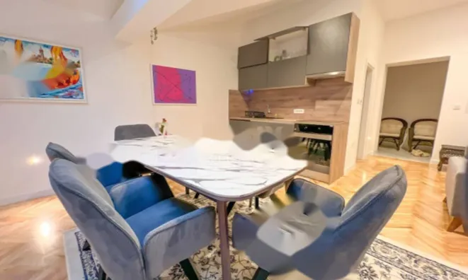 Недвижимость Трехкомнатная квартира, Центр: 10