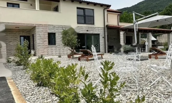 Недвижимость Семейный дом 328 м², Запад: 2