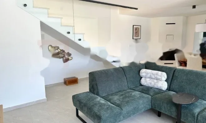 Недвижимость Семейный дом 328 м², Запад: 6