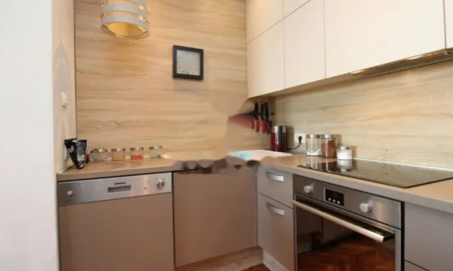 Недвижимость Трехкомнатная квартира, центр: 6