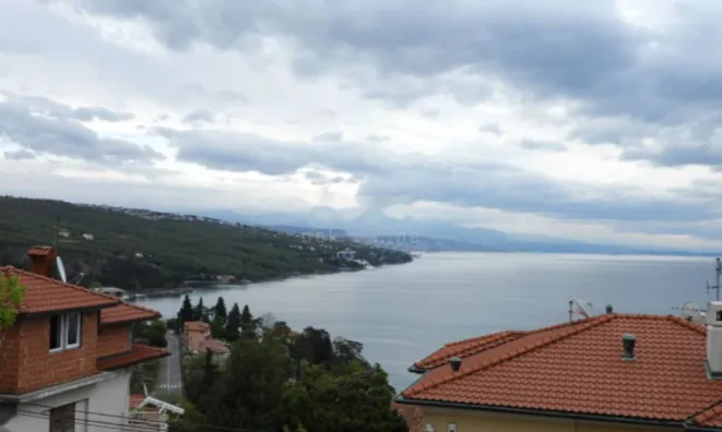 Недвижимость Трехкомнатная квартира, Центр: 1