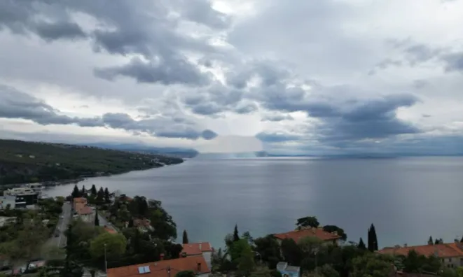 Недвижимость Трехкомнатная квартира, Центр: 2