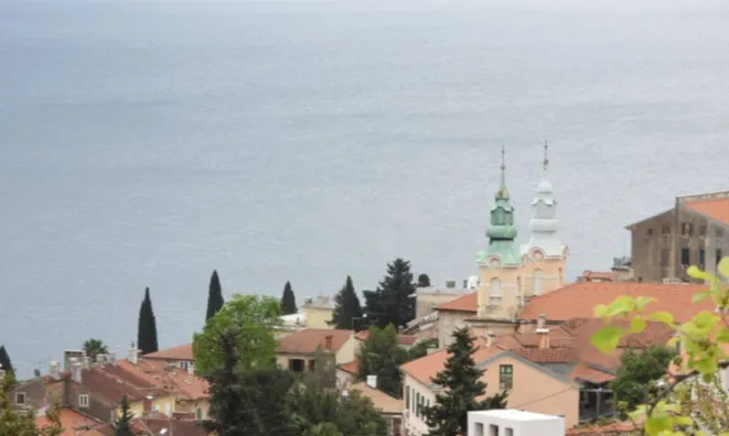 Недвижимость Трехкомнатная квартира, Центр: 4