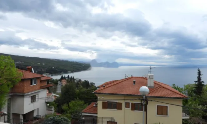 Недвижимость Трехкомнатная квартира, Центр: 6