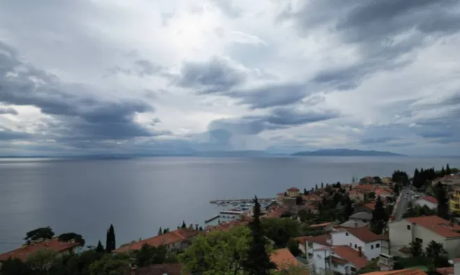 Недвижимость Трехкомнатная квартира, Центр: 10