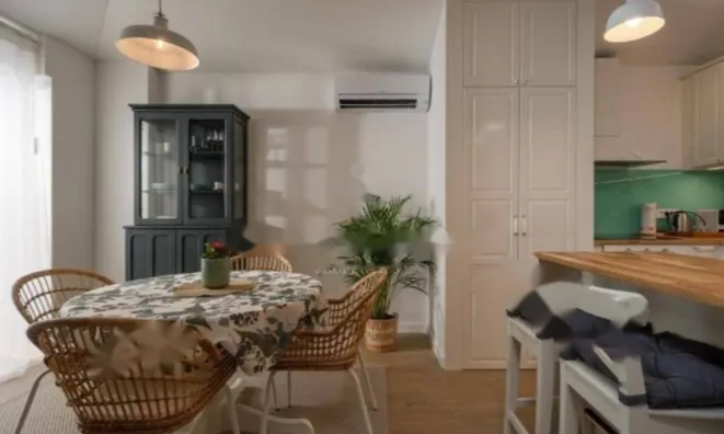 Недвижимость Двухкомнатная квартира в центре: 4