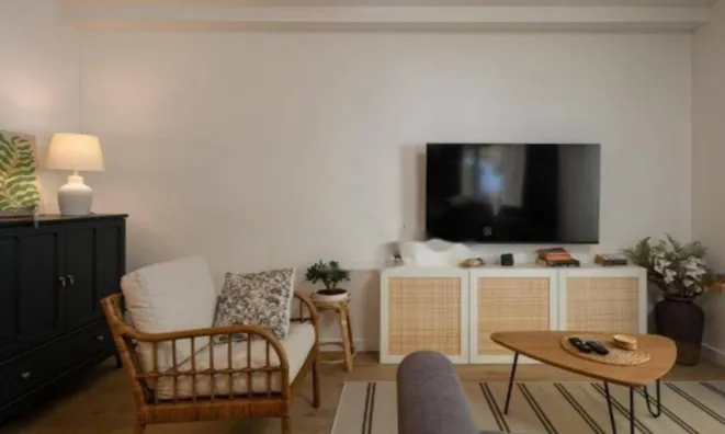 Недвижимость Двухкомнатная квартира в центре: 5