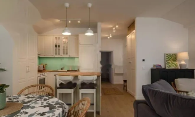 Недвижимость Двухкомнатная квартира в центре: 8