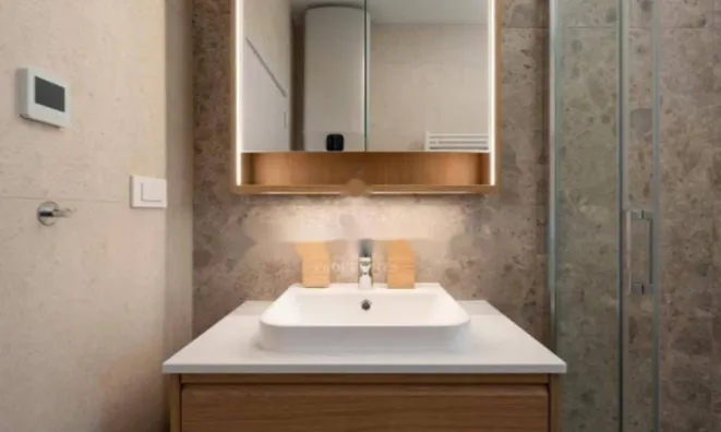 Недвижимость Двухкомнатная квартира в центре: 11