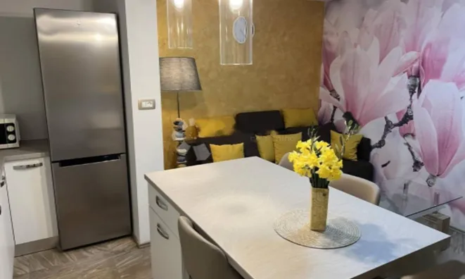 Недвижимость Двухкомнатная квартира в центре: 1