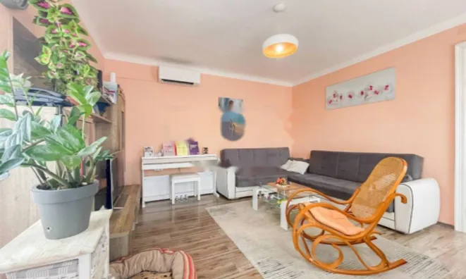 Недвижимость Трёхкомнатная квартира в центре: 3