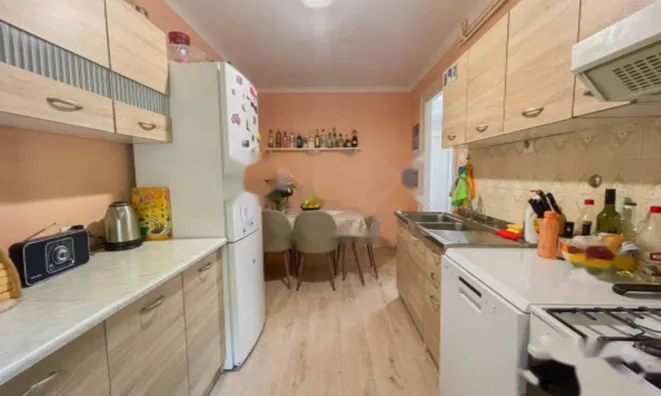 Недвижимость Трёхкомнатная квартира в центре: 4