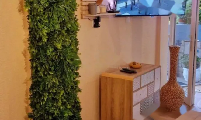 Недвижимость Двухкомнатная квартира в центре: 8