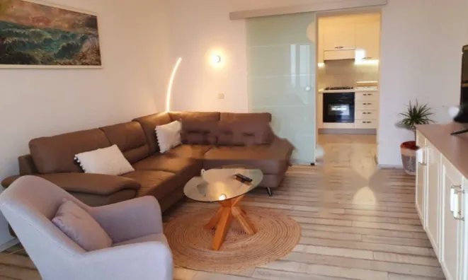 Недвижимость Двухкомнатная квартира в центре: 15