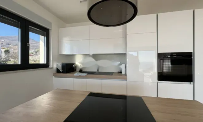 Недвижимость Семейный дом 241 м², Центр: 7