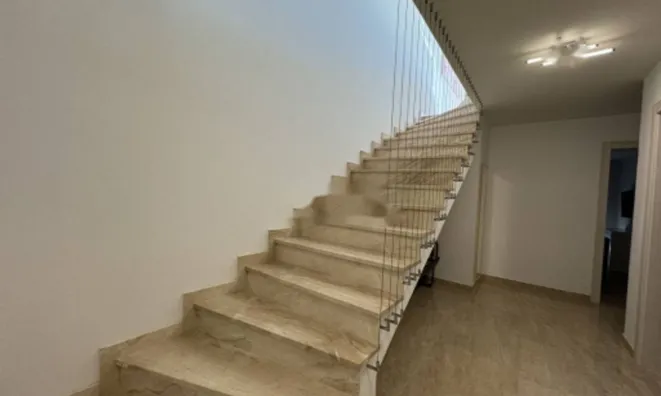 Недвижимость Семейный дом 241 м², Центр: 12