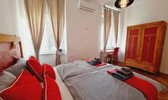 Недвижимость Трёхкомнатная квартира, Центр: 6