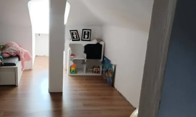 Недвижимость Трехкомнатная квартира в центре: 6