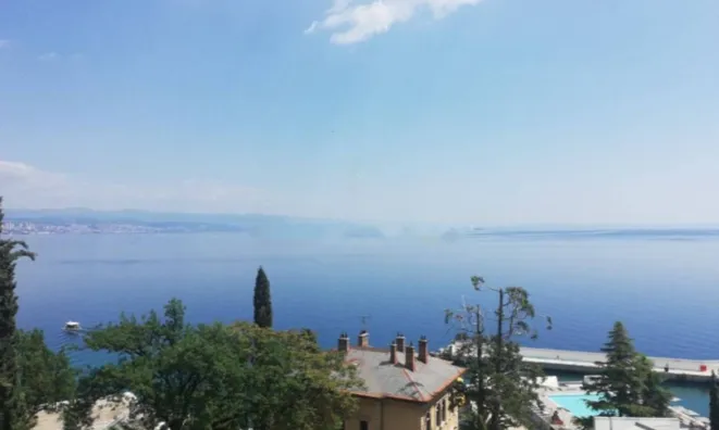 Недвижимость Трехкомнатная квартира в центре: 8