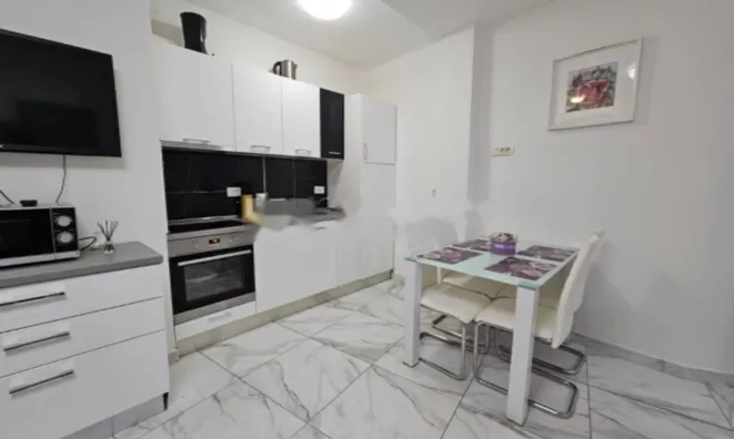 Недвижимость Двухкомнатная Квартира в Центре: 2