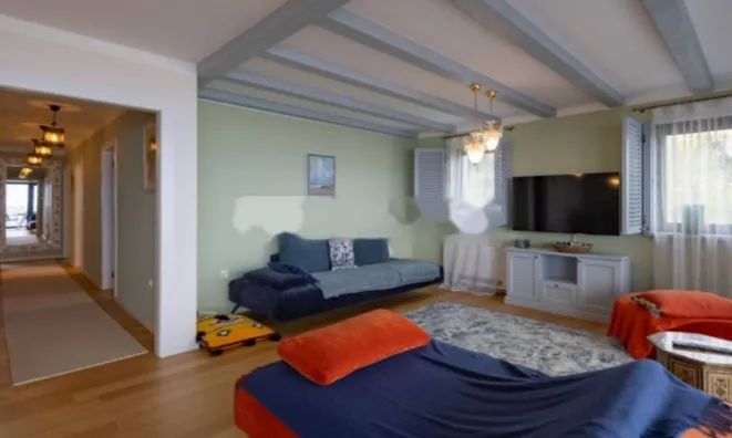 Недвижимость Четырехкомнатная квартира: 6