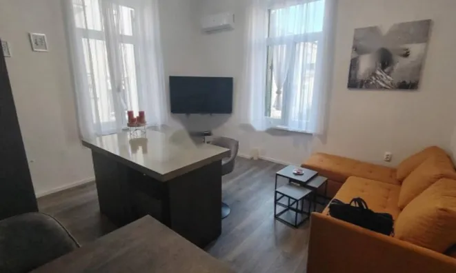 Недвижимость Двухкомнатная квартира, центр: 1