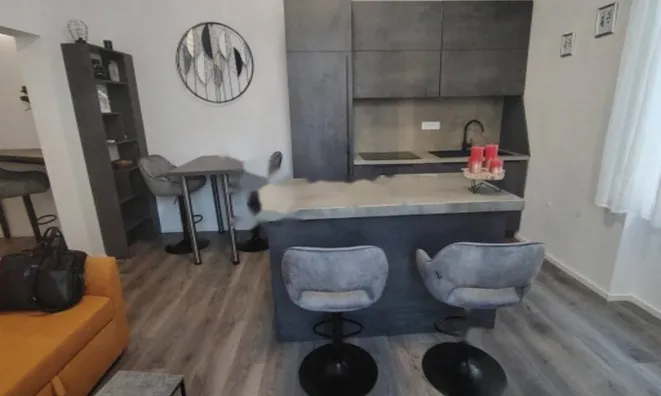 Недвижимость Двухкомнатная квартира, центр: 3