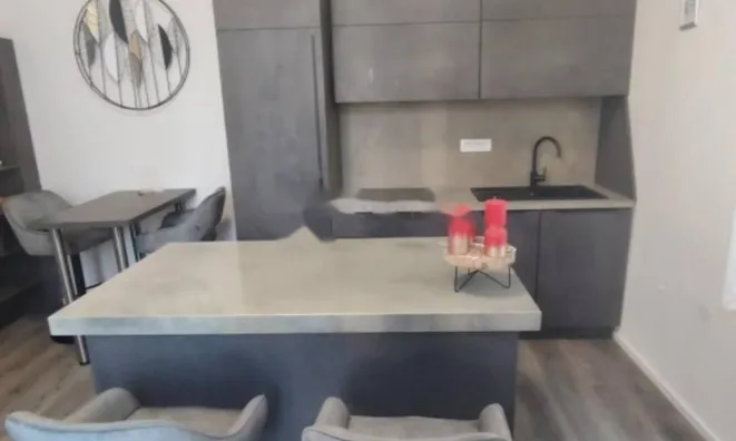 Недвижимость Двухкомнатная квартира, центр: 4