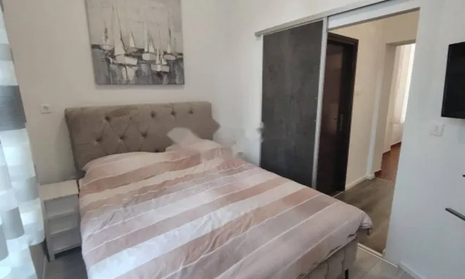 Недвижимость Двухкомнатная квартира, центр: 6