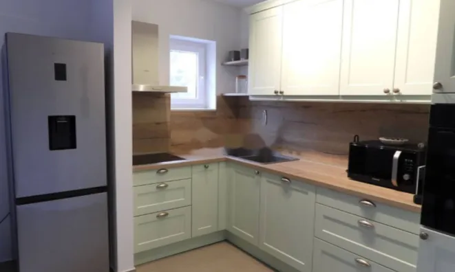 Недвижимость Трехкомнатная квартира Центр: 23