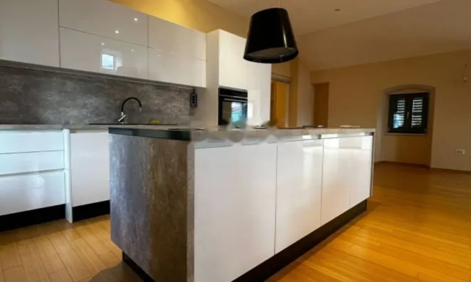 Недвижимость Четырехкомнатная квартира в Центре: 11