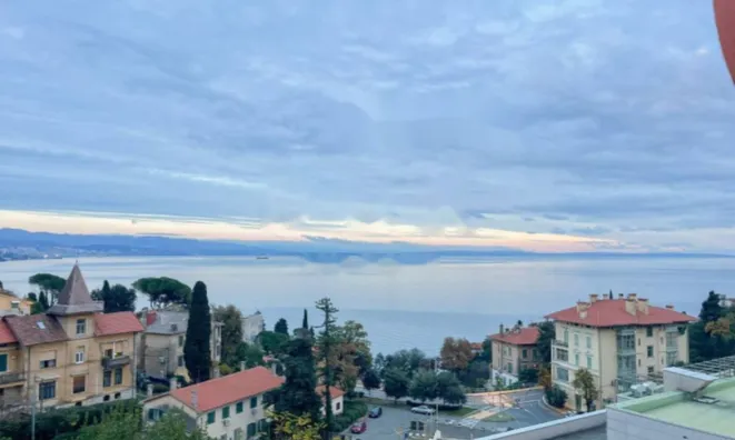 Недвижимость Трехкомнатная квартира, Центр: 2