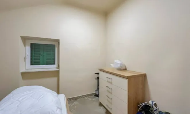 Недвижимость Трехкомнатная квартира, Центр: 8