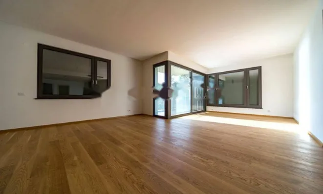 Недвижимость Трехкомнатная квартира Центр: 6