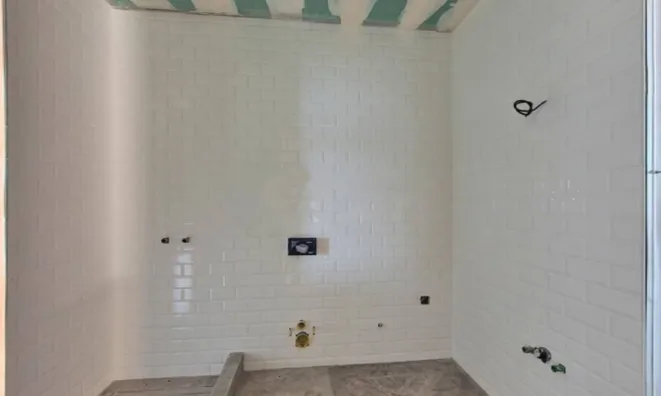 Недвижимость Трехкомнатная квартира в центре: 9