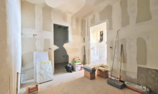 Недвижимость Трехкомнатная квартира в центре: 10