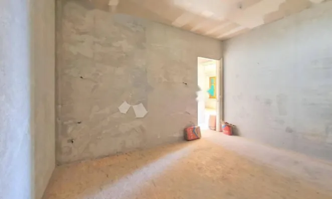 Недвижимость Трехкомнатная квартира в центре: 12