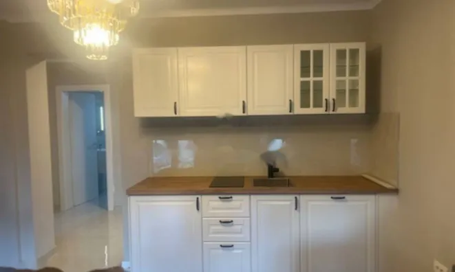 Недвижимость Четырёхкомнатная квартира, Центр: 8