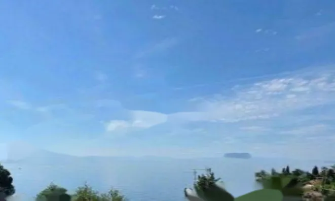 Недвижимость Двухкомнатная квартира в центре: 1