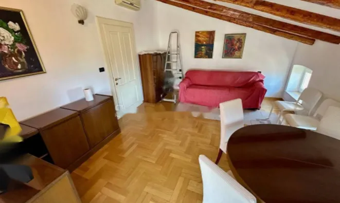 Недвижимость Двухкомнатная квартира в центре: 2