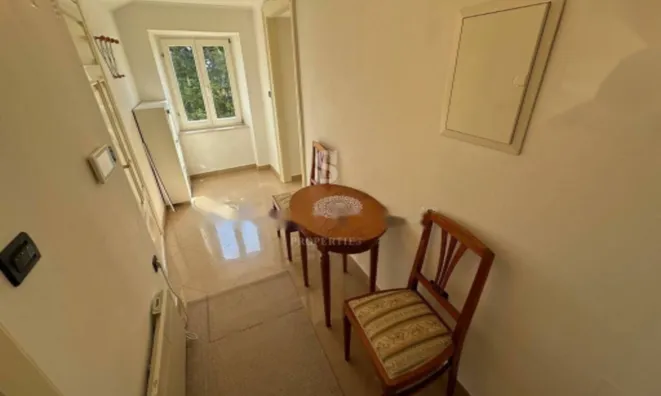 Недвижимость Двухкомнатная квартира в центре: 10